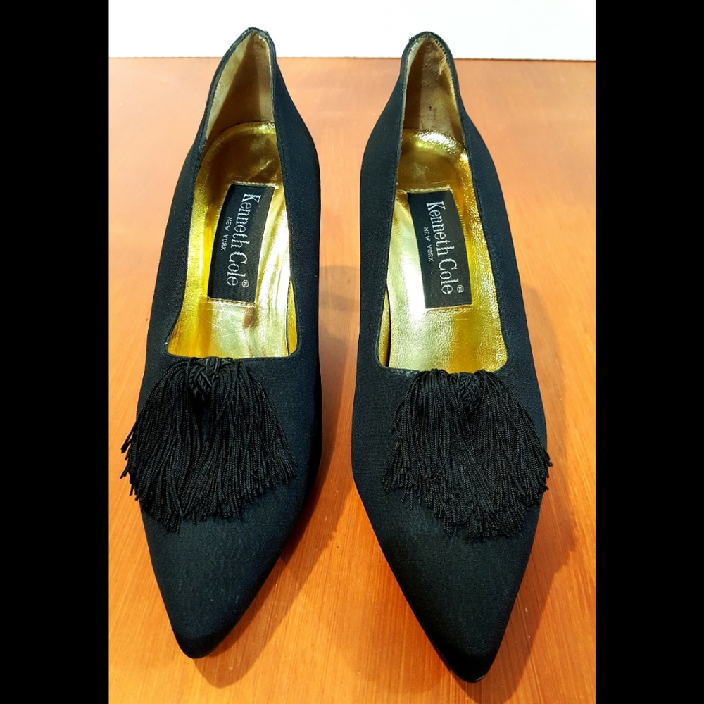 Kenneth Cole Womens Sleek Black Microfiber Pumps